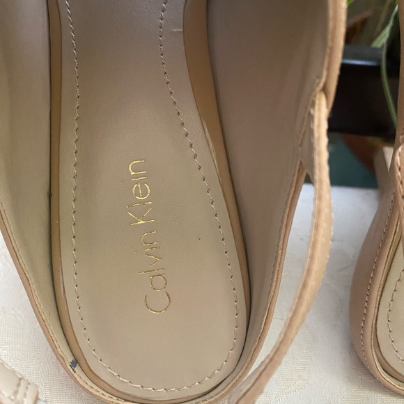 Calvin Klein like new - Picture 2 of 4